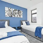 Modern Home In Derby City Centre - Free Gated Parking