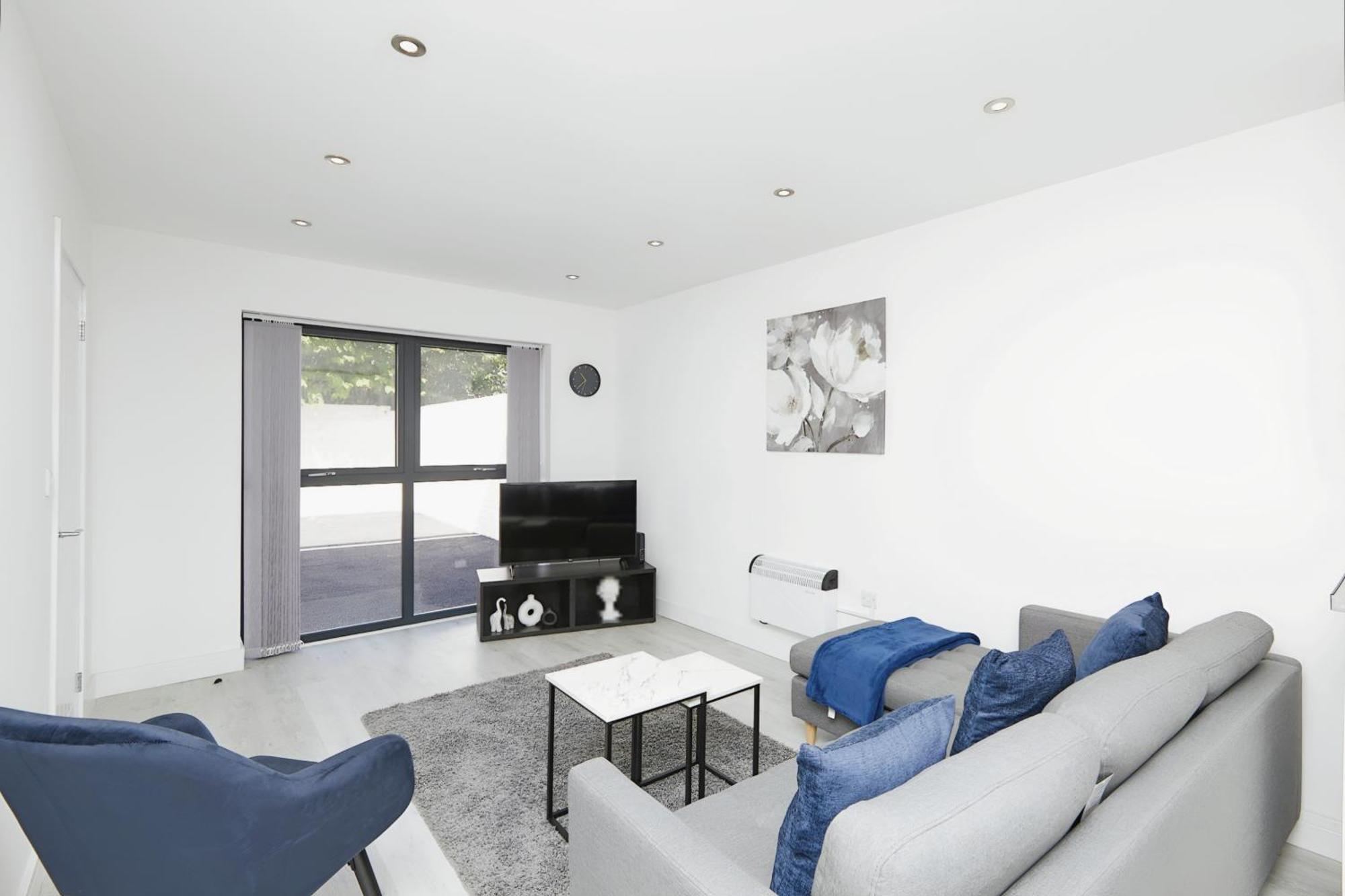 Modern In City Centre - Free Gated Parking Apartment