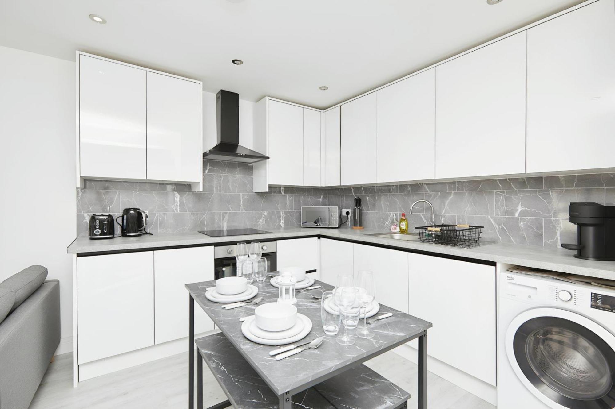 Apartment Modern In City Centre - Free Gated Parking