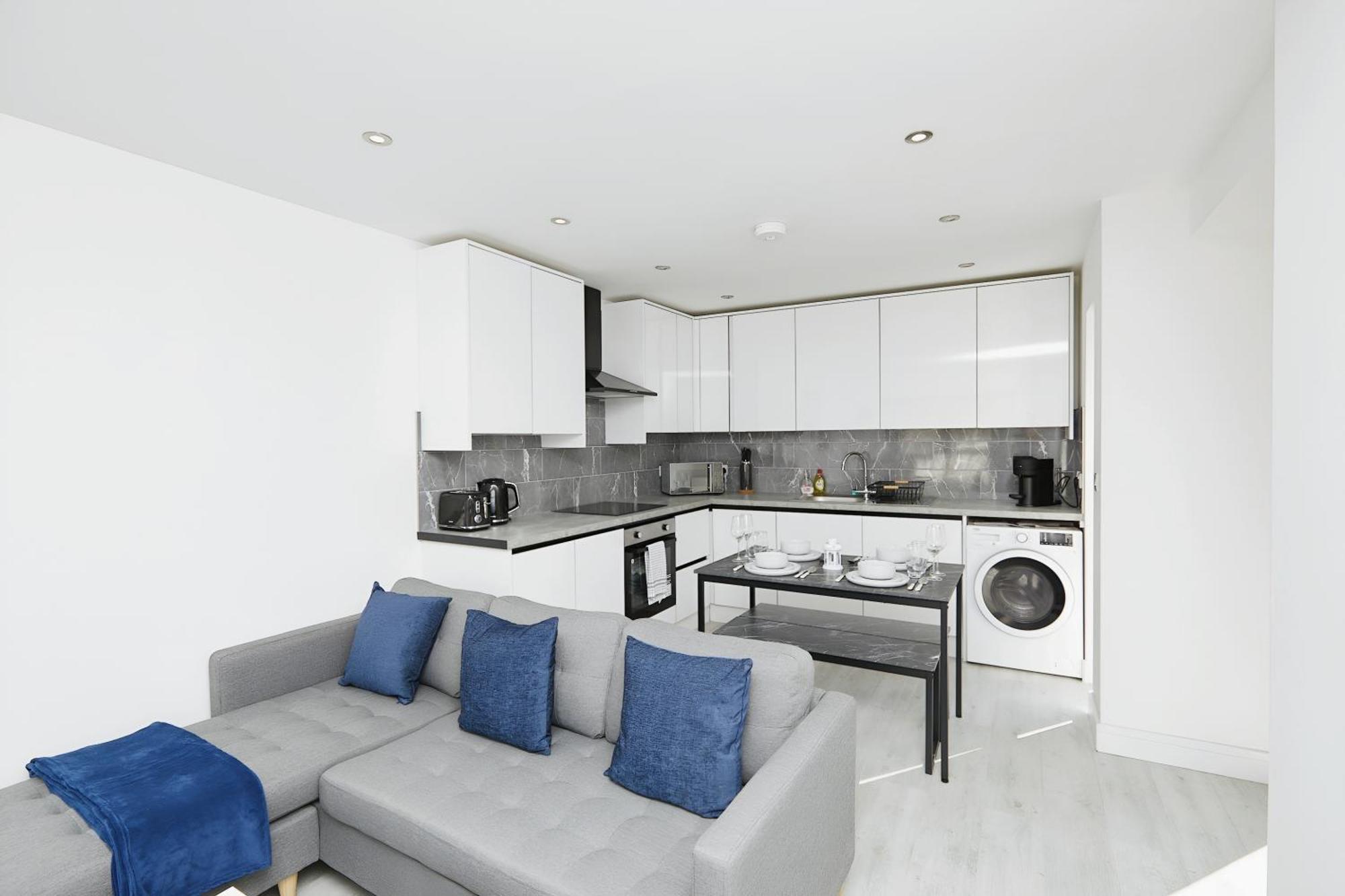 Modern In City Centre - Free Gated Parking Apartment