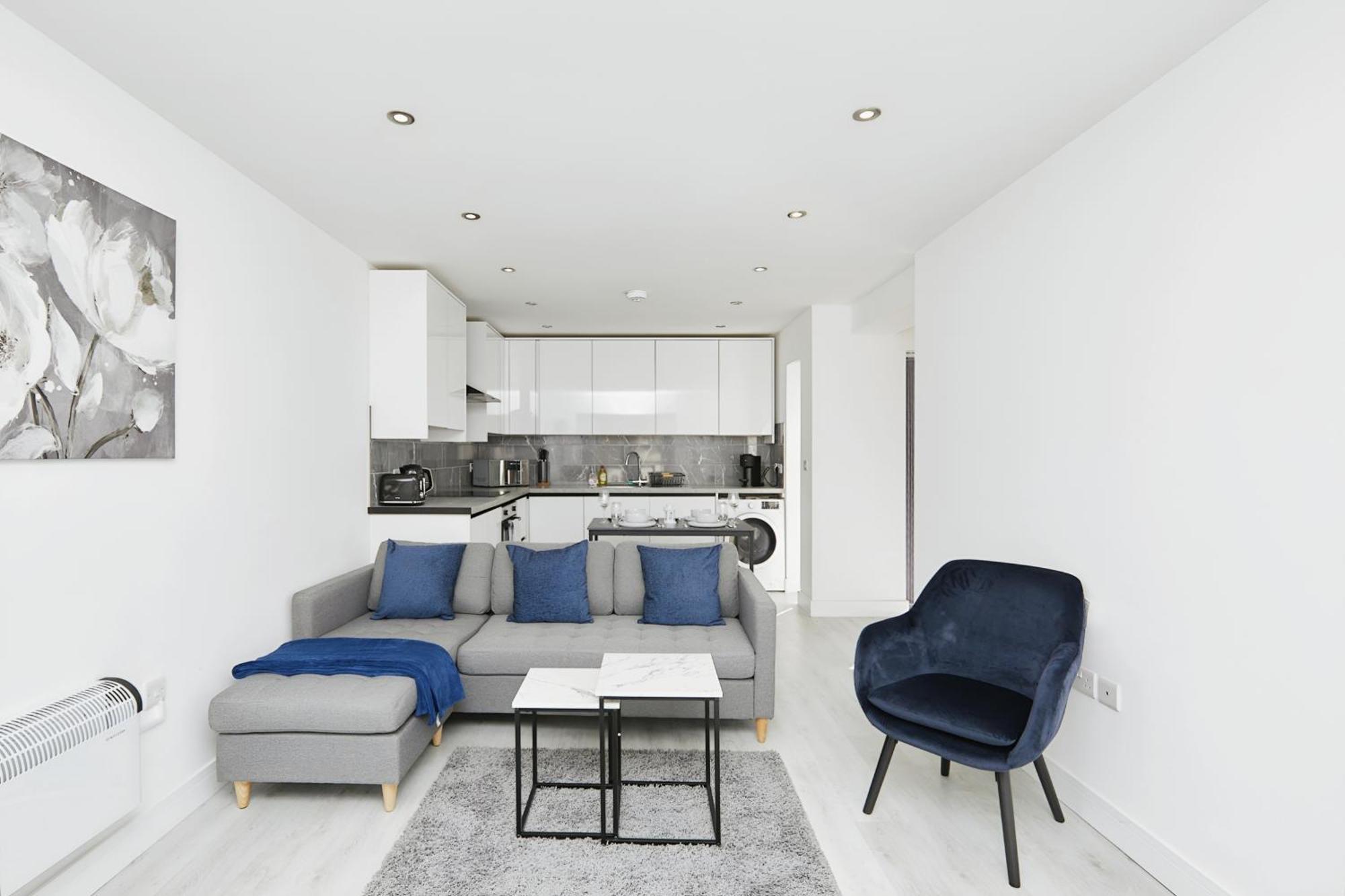 Modern In City Centre - Free Gated Parking *