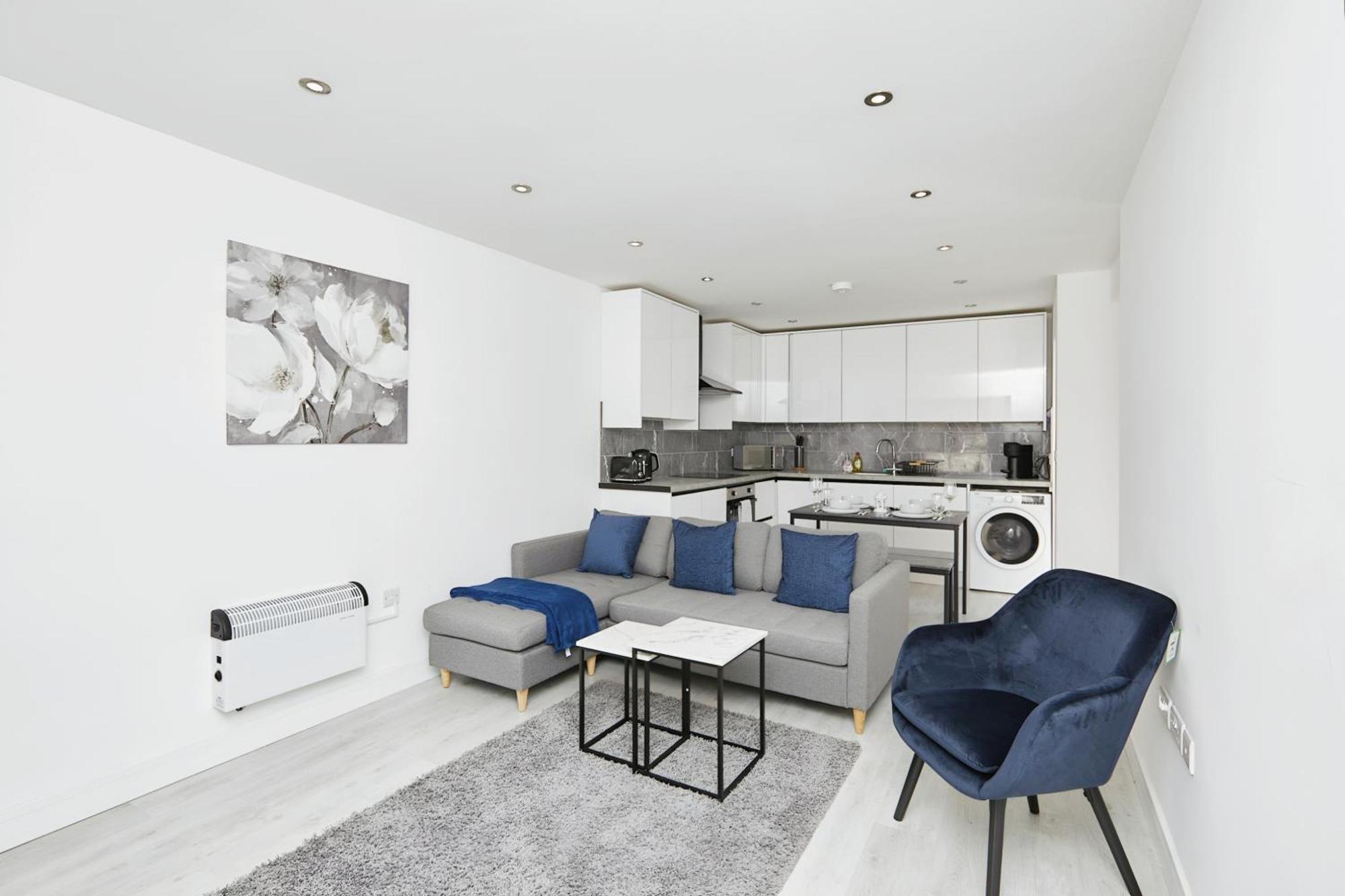 Modern In City Centre - Free Gated Parking Apartment