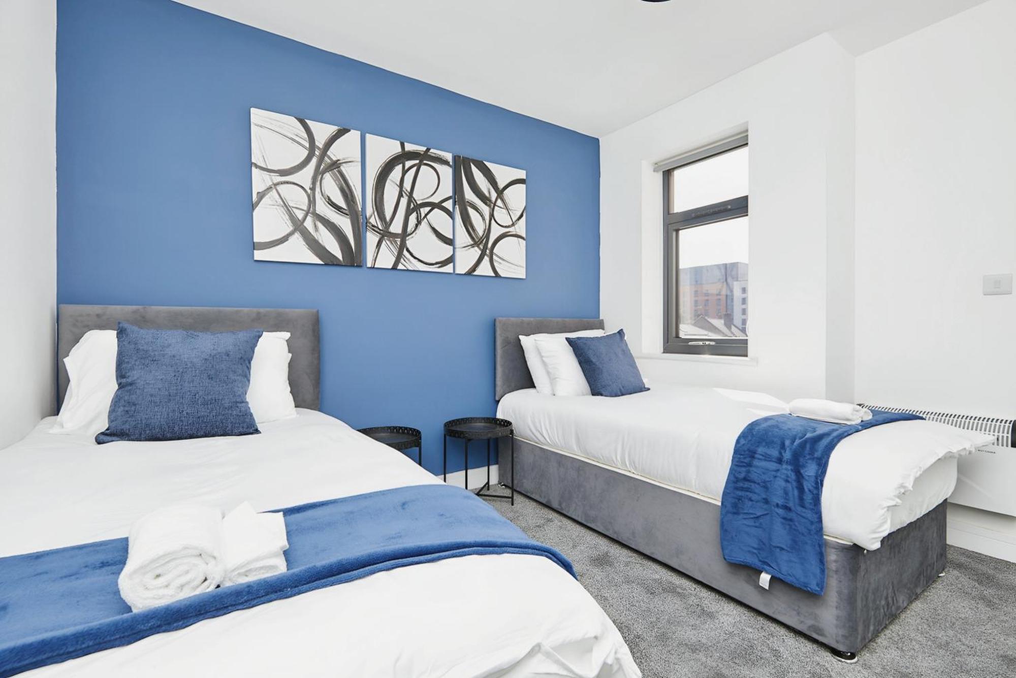 Modern In City Centre - Free Gated Parking Apartment