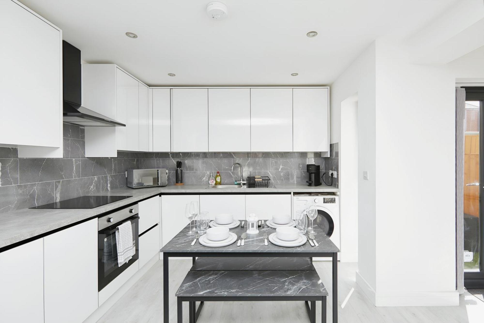 Modern In City Centre - Free Gated Parking