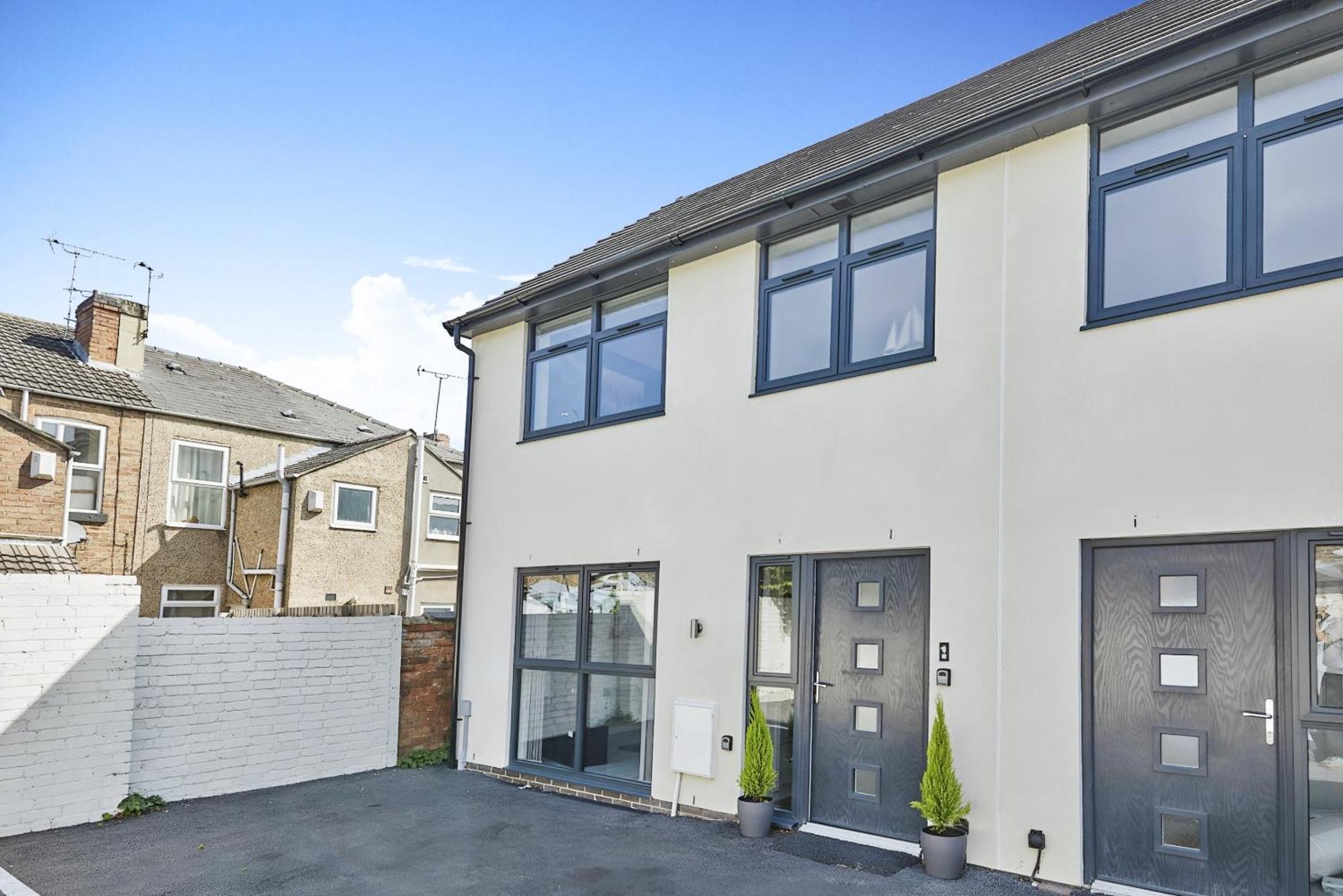 Modern In City Centre - Free Gated Parking